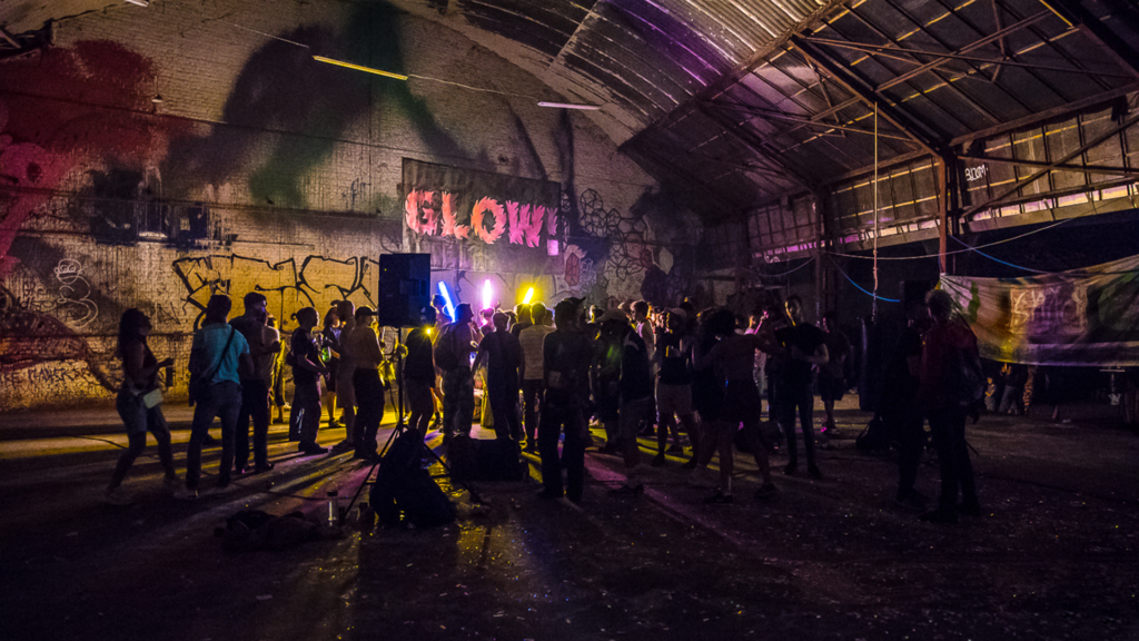 Photo de GLOW! en concert par LUCIO CASSERATI